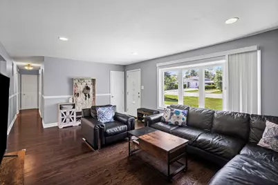 8731 S 80th Court, Hickory Hills, IL 60457 - Photo 4