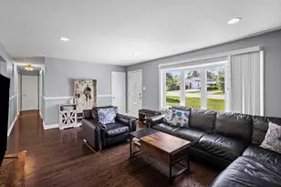 8731 S 80th Ct, Hickory Hills, IL 60457 - Photo 4