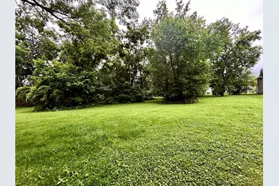524 W Lincoln Avenue, Belvidere, IL 61008 - Photo 2