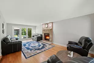 26792 W Lakeview Dr S, Lake Barrington, IL 60084 - Photo 8