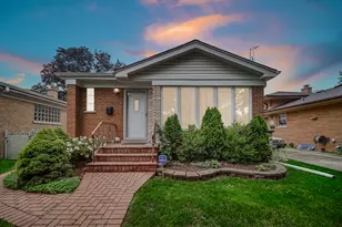 5526 Washington St, Morton Grove, IL 60053 - Photo 2