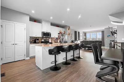 47 Nicholas Drive E, Des Plaines, IL 60016 - Photo 4