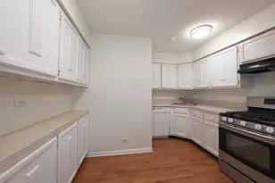 12 Parkside Ct, Vernon Hills, IL 60061 - Photo 6