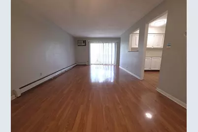 12 Parkside Court #10, Vernon Hills, IL 60061 - Photo 2