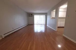 12 Parkside Ct, Vernon Hills, IL 60061 - Photo 2