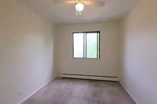 12 Parkside Ct, Vernon Hills, IL 60061 - Photo 8