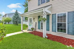 378 Rodenburg Rd, Roselle, IL 60172 - Photo 4