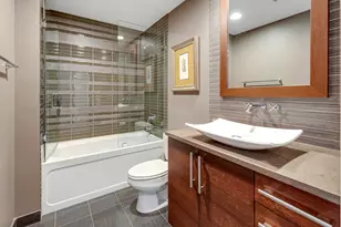 240 E Illinois St, Chicago, IL 60611 - Photo 22