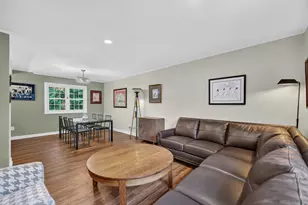 30W280 Holyoke Ct, Warrenville, IL 60555 - Photo 6