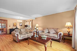 317 N Marcella Rd, Mount Prospect, IL 60056 - Photo 4