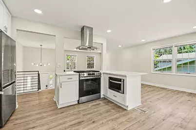 1312 W Oakmont Road, Hoffman Estates, IL 60169 - Photo 8
