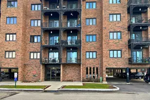 9355 Landings Ln, Des Plaines, IL 60016 - Photo 2