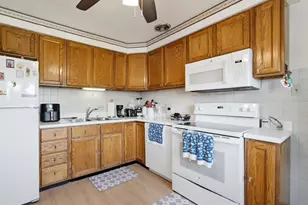 1421 Balmoral Ave, Westchester, IL 60154 - Photo 8