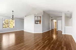 1638 Fredericksburg Ln, Aurora, IL 60503 - Photo 4