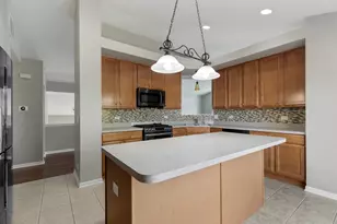 1638 Fredericksburg Ln, Aurora, IL 60503 - Photo 8