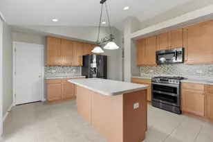 1638 Fredericksburg Ln, Aurora, IL 60503 - Photo 6