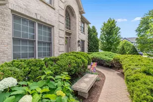2660 Hoddam Rd, Naperville, IL 60564 - Photo 4