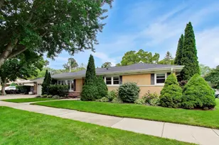 544 Park Plaine Ave, Park Ridge, IL 60068 - Photo 2