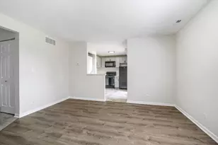 20 Gant Cir, Streamwood, IL 60107 - Photo 4