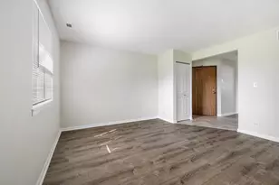 20 Gant Cir, Streamwood, IL 60107 - Photo 2