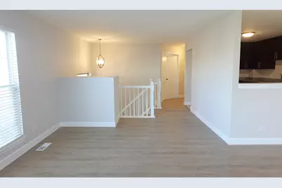 881 Essex Circle #881, Grayslake, IL 60030 - Photo 4