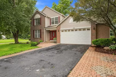 900 White Oak Drive, North Aurora, IL 60542 - Photo 2