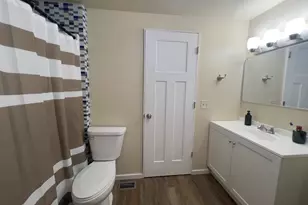 1094 Testa Dr, Justice, IL 60458 - Photo 20