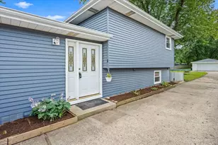 1N542 Goodrich Ave, Glen Ellyn, IL 60137 - Photo 2