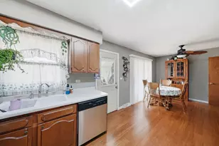 262 Bay St, Wood Dale, IL 60191 - Photo 8