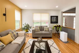 315 Red Sky Dr, Saint Charles, IL 60175 - Photo 4