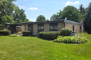 535 E Turner Ave, Roselle, IL 60172 - Photo 1