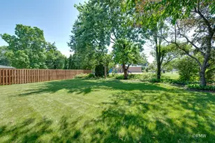 535 E Turner Ave, Roselle, IL 60172 - Photo 24