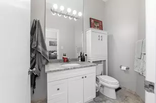 954 W Cuyler Ave, Chicago, IL 60613 - Photo 6