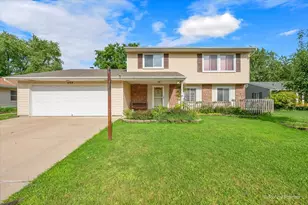 137 Mulford Dr, Elgin, IL 60120 - Photo 1