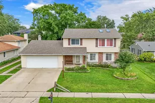 137 Mulford Dr, Elgin, IL 60120 - Photo 4