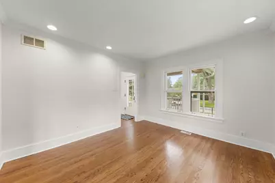 130 S Washington Street, Westmont, IL 60559 - Photo 4