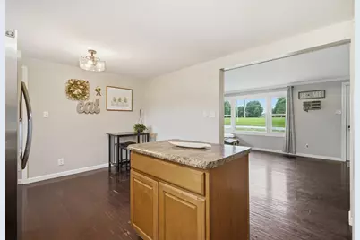 408 S 10th Avenue, New Windsor, IL 61465 - Photo 6