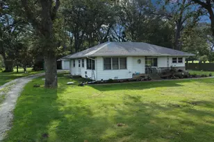 2214 N State Route 1, Watseka, IL 60970 - Photo 6