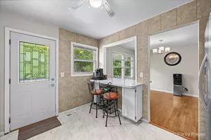 2614 Crystal Lake Rd, Cary, IL 60013 - Photo 8