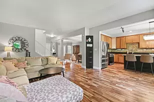 1102 Iron Horse Ct, Elgin, IL 60124 - Photo 6