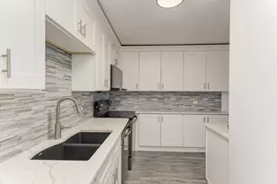 4250 N Marine Dr, Chicago, IL 60613 - Photo 16