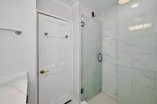 88 W Schiller St, Chicago, IL 60610 - Photo 12