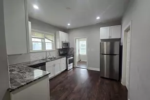 8622 S Escanaba Ave, Chicago, IL 60617 - Photo 8