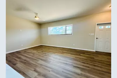 100 W Superior Street #2, Ottawa, IL 61350 - Photo 2
