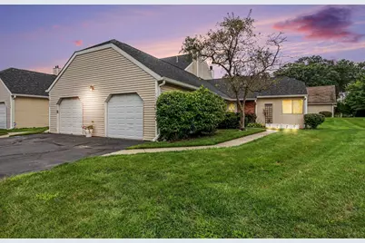 1100 Saratoga Lane #1100, Chesterton, IN 46304 - Photo 2