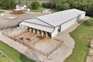 4266 E 1553rd Rd, Earlville, IL 60518 - Photo 4