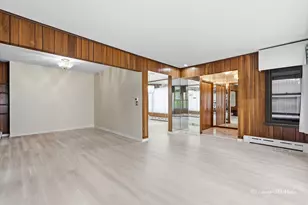3944 W Greenleaf Ave, Lincolnwood, IL 60712 - Photo 6