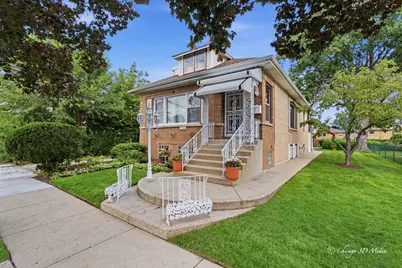 3944 W Greenleaf Avenue, Lincolnwood, IL 60712 - Photo 2