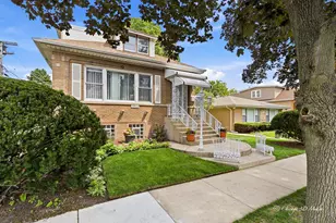 3944 W Greenleaf Ave, Lincolnwood, IL 60712 - Photo 1
