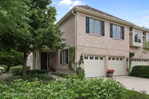 2269 Royal Ridge Dr, Northbrook, IL 60062 - Photo 1